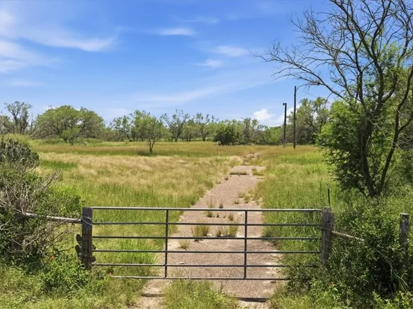 140 Choke Canyon Ests, Three Rivers, TX 78071