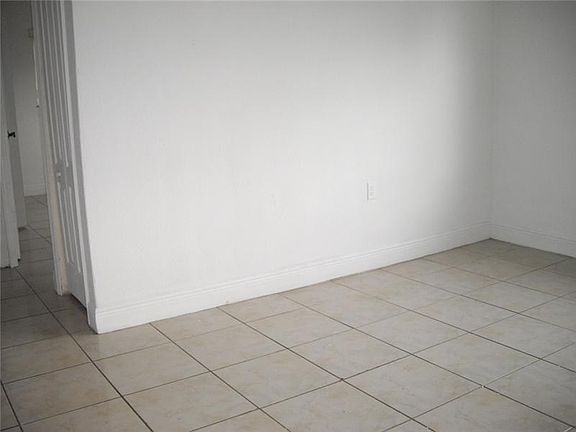 3rd image of 16118 NE 21st Ave APT 16