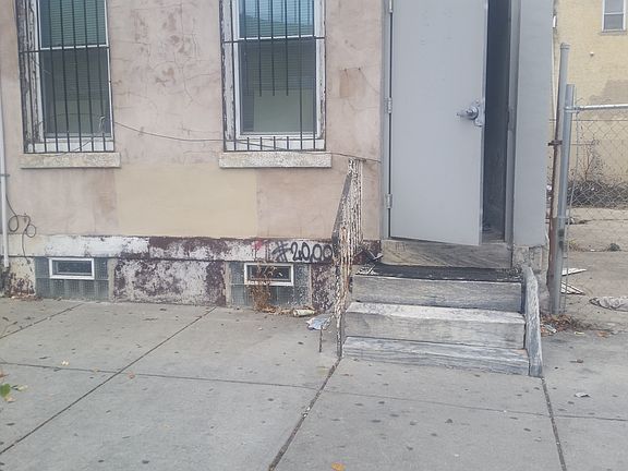 3rd image of 149 W Girard Ave