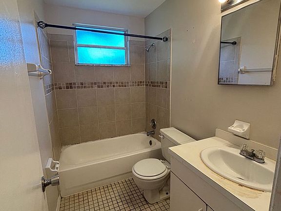 3rd image of 325 5th Ave S APT C