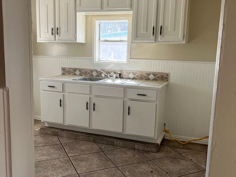 310 NE Alpine Dr — Photo 5