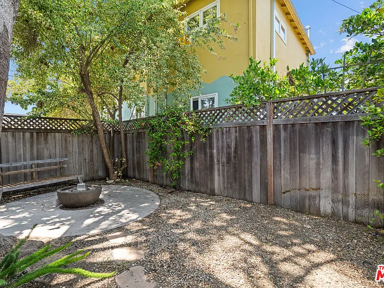 1823 Delaware Ave — Photo 3