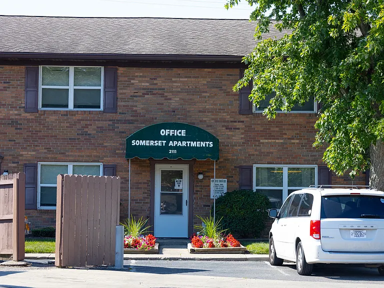 Somerset Apartments — Photo 13