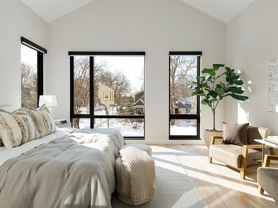 1st image of 2818 W 40th St