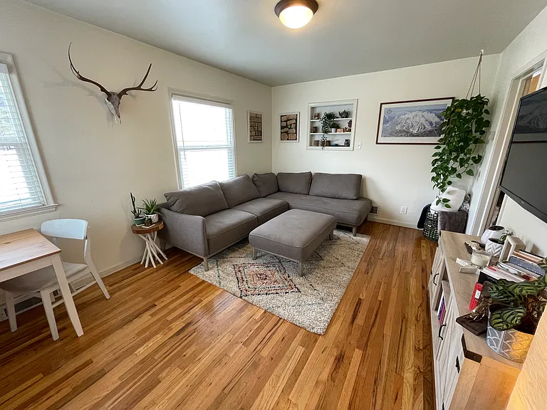 1029 E Kensington Ave — Photo 1