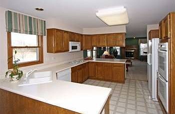5th image of 1021 Peters Ct