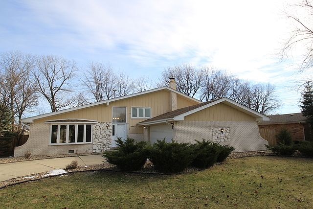 1st image of 13945 S Derby Dr