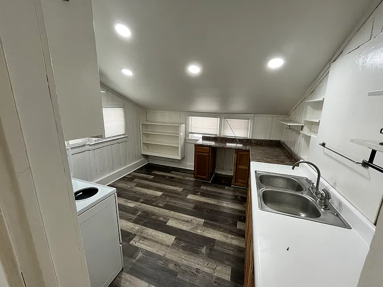 309 Jackson St — Photo 15