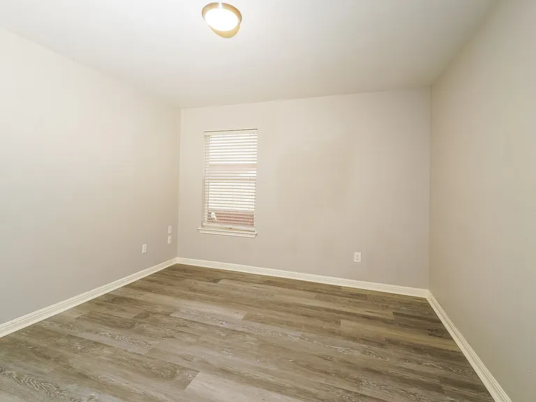 909 Hot Spring Valley — Photo 14