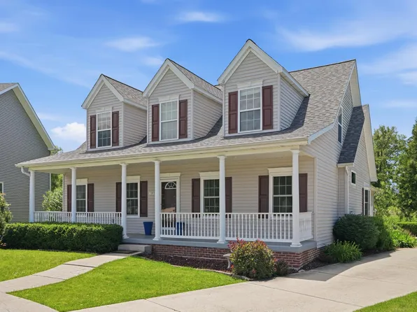 597 O'Hagan Dr, Crown Point, IN 46307