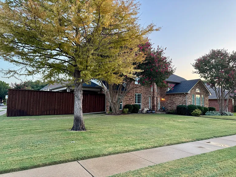 2613 Micarta Dr — Photo 3