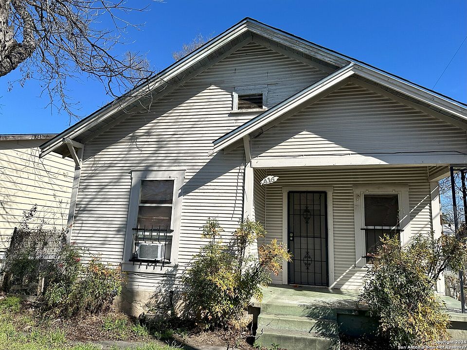 1st image of 416 N Navidad St