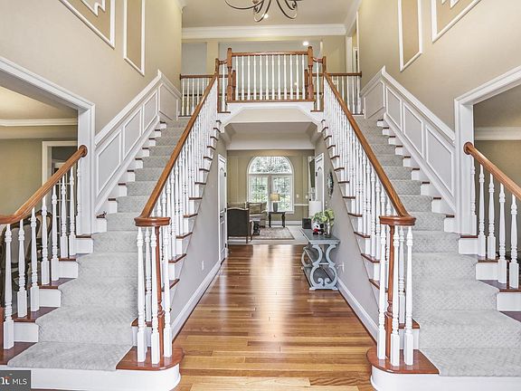 2nd image of 43636 Meadow Overlook Pl