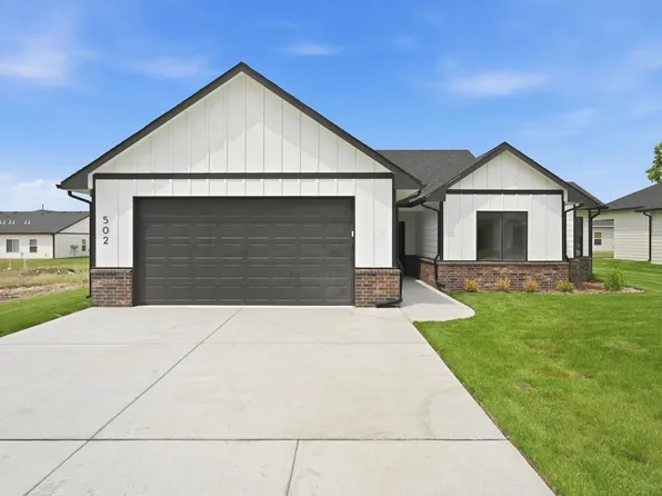 502 E Elmwood St, Valley Center, KS 67147