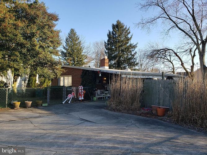 2nd image of 524 Station Ave