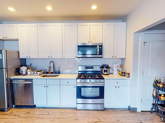 4th image of 245 Whitney Ave APT 3A