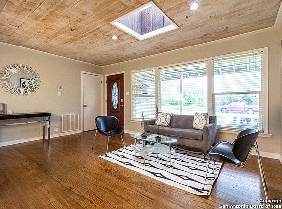 3rd image of 526 Byrnes Dr