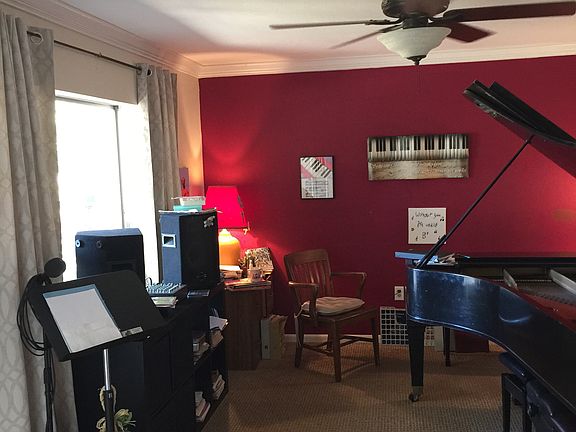Living room / Music room 