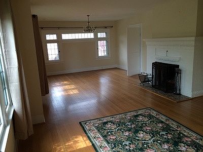 Living room/Great room/fireplace