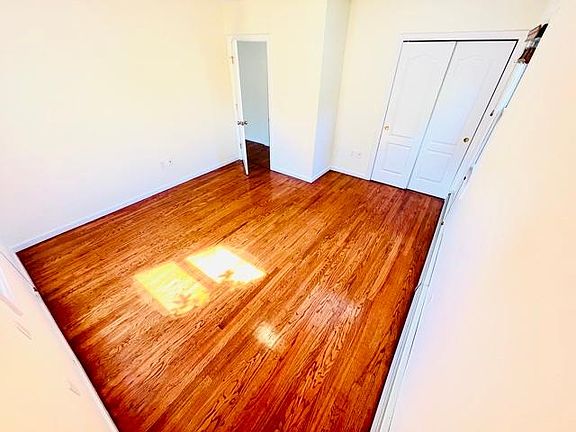 5th image of 1038 Van Buren Ave