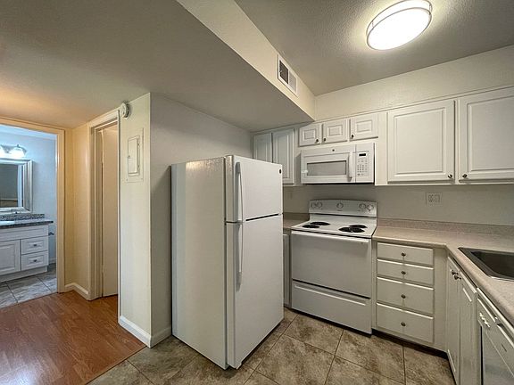 5th image of 1421 D St APT 6