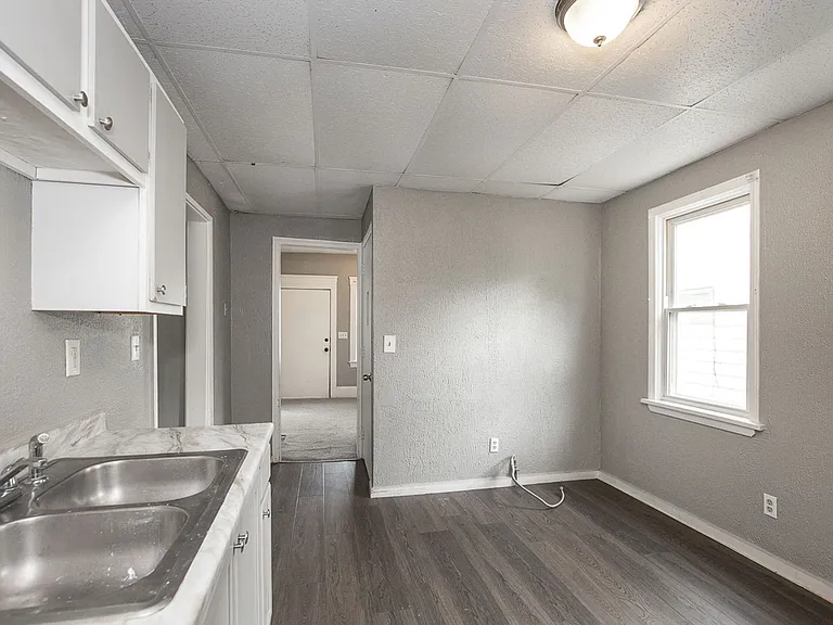 7411 Brinsmade Ave — Photo 11