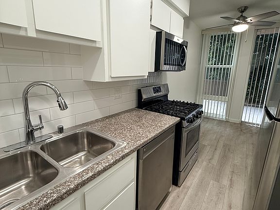 4th image of 1617 N Poinsettia Pl #411