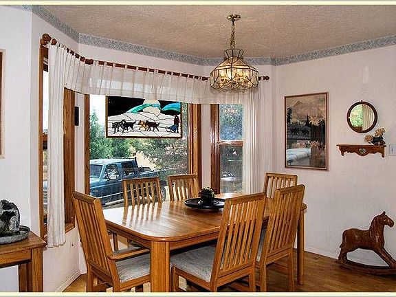 4th image of 12 Hobart Ln