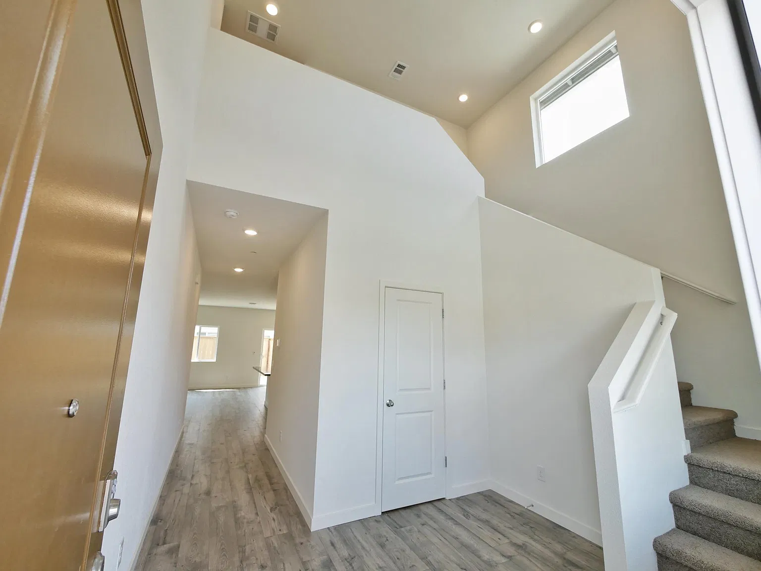 5 bed, 2161 sqft, $3,450 — Photo 3