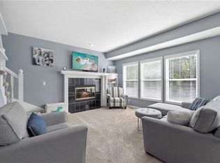15465 Sturgeon Dr, Olathe, KS 66062