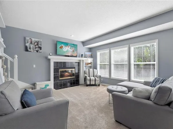 15465 Sturgeon Dr, Olathe, KS 66062