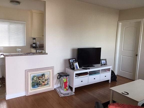 2nd image of 5353 Canoga Ave APT 4
