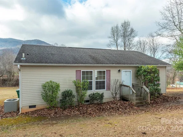 332 Richmond Ave, Swannanoa, NC 28778