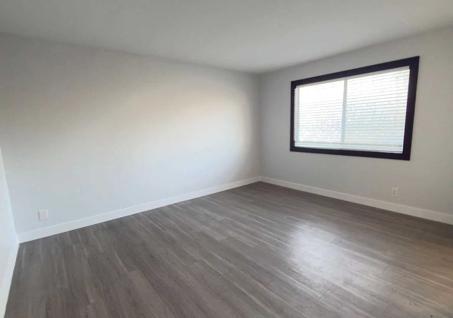 White Oak Pl Apts (Escondido) — Photo 3