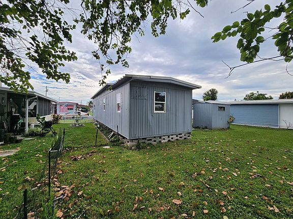 4th image of 7403 46th Ave N #326