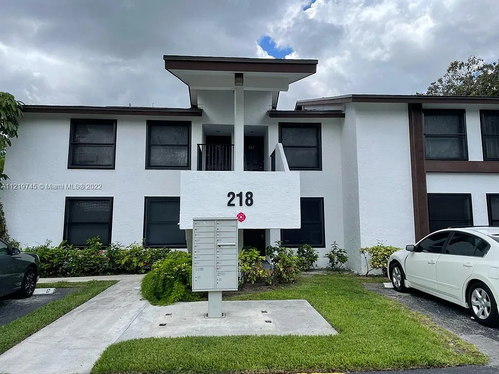 2 bed, 910 sqft, $1,800 — Photo 2