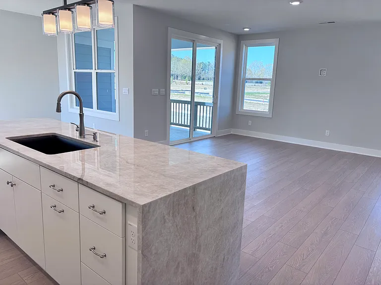 1353 Hurston Ln — Photo 17