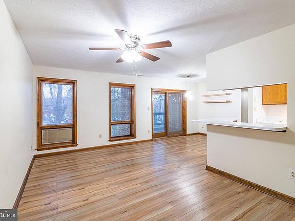 2nd image of 23241 Rosewood Ct #B-9