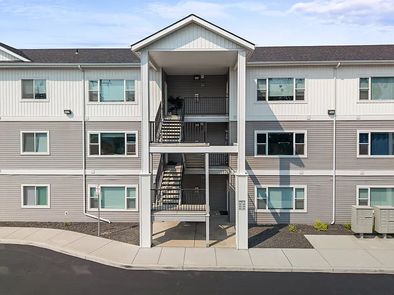 4th Ave Apartments — Photo 5