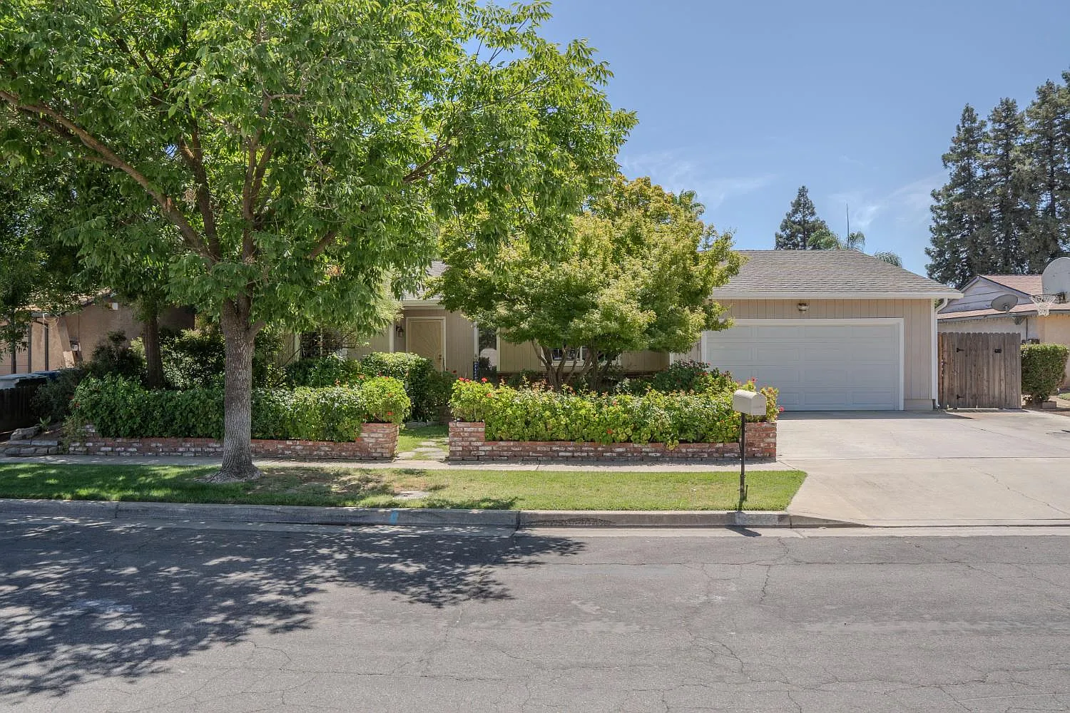 5344 N Salinas Ave photo 1