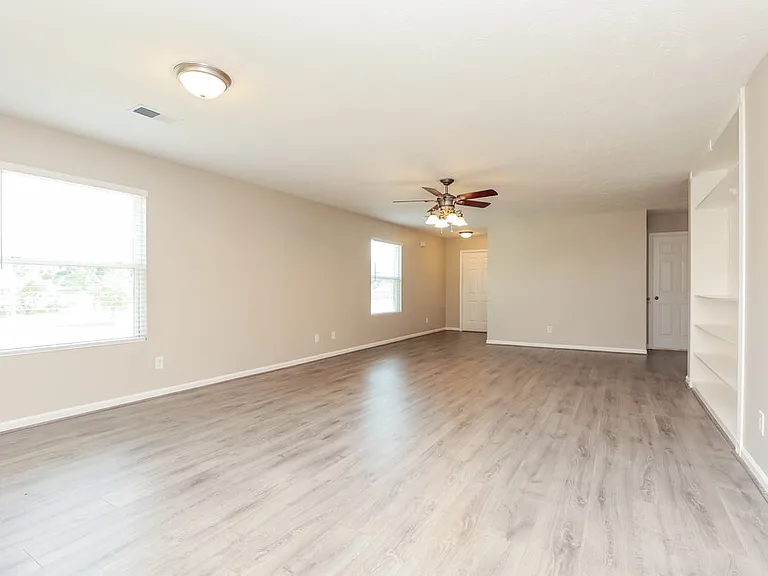 2867 Park Knoll Dr — Photo 4