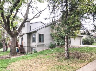 2305 S Chapelwood Ave, Sioux Falls, SD 57110