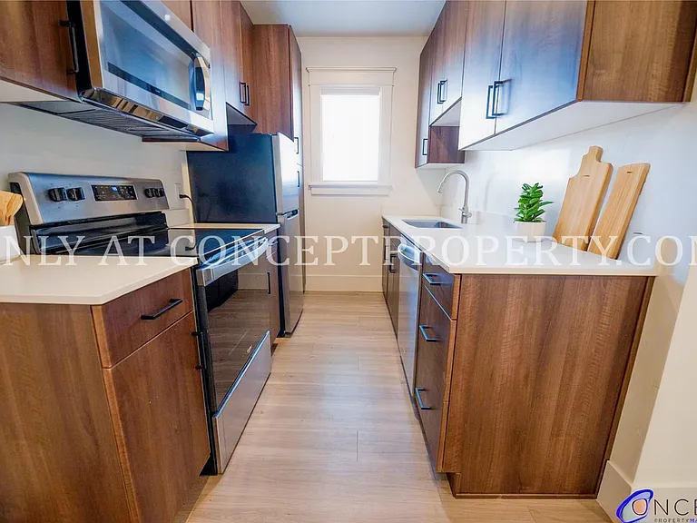 Clairmont — Photo 21