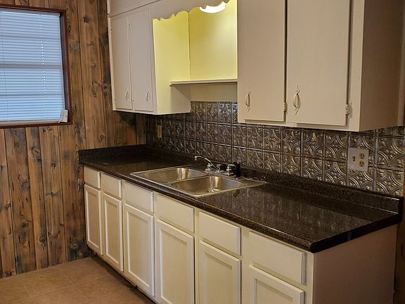 3rd image of 215 N Ashland St