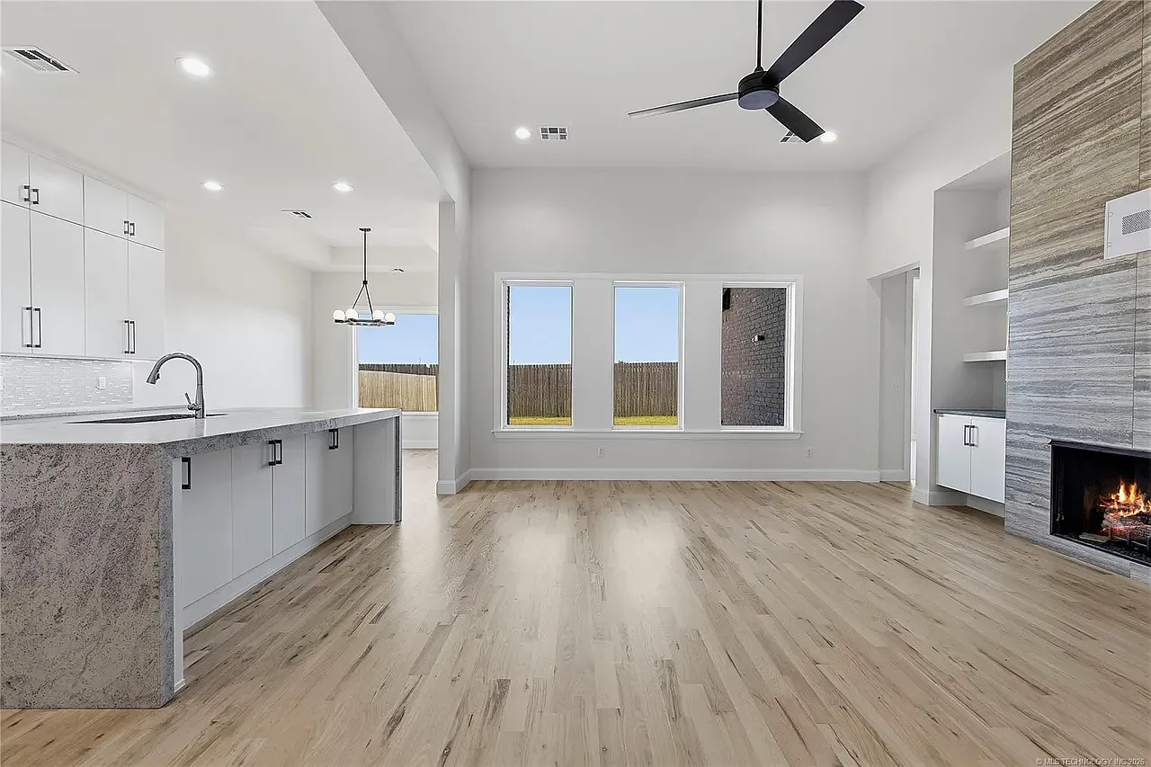 4 bed, 2.5 bath, 3039 sqft, $3,500 — Photo 1
