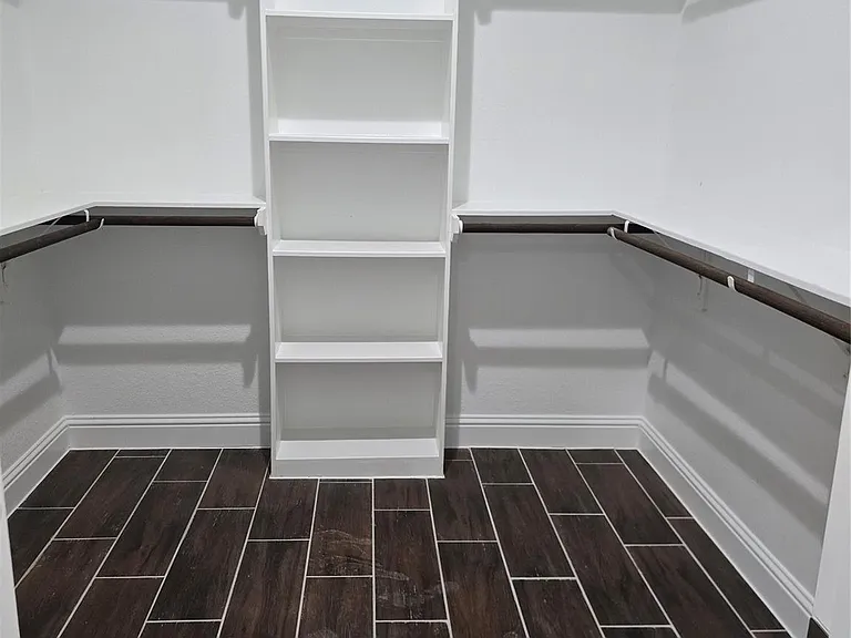 213 Adoue Ave — Photo 17