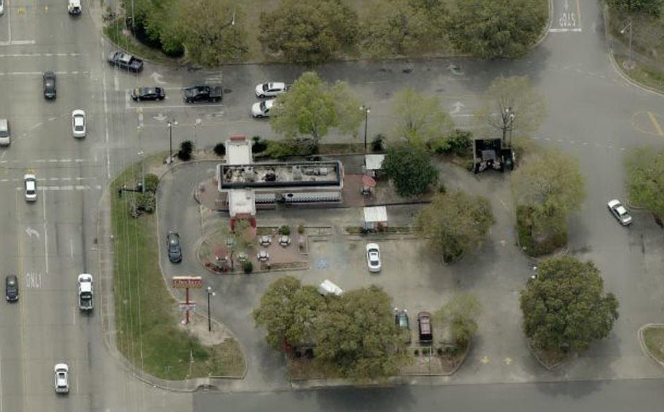 2nd image of 3220 Ambassador Caffery Pkwy