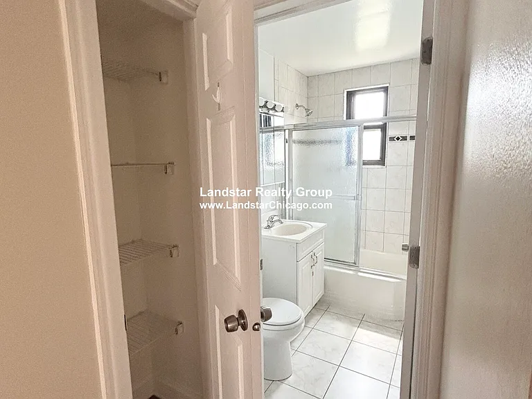 7320.5 N Ridge Blvd #2E — Photo 10