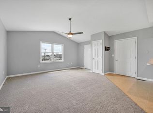 130 E Jackson St, New Holland, PA 17557