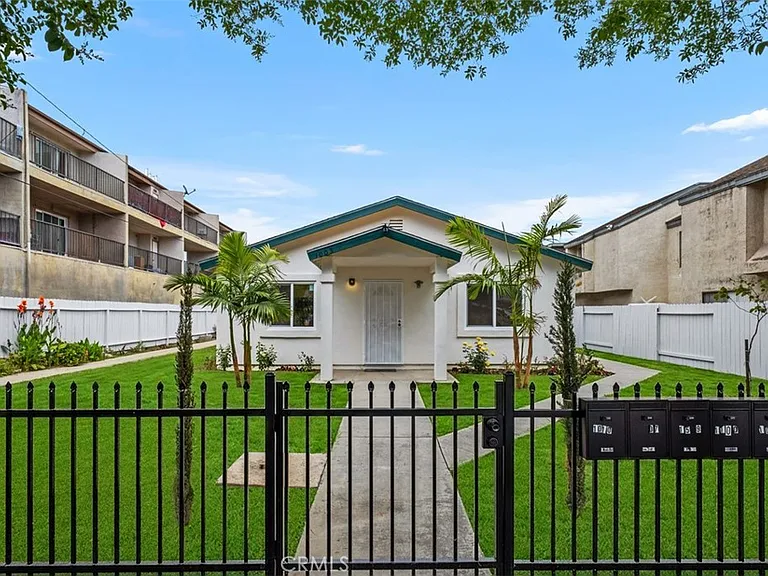 1009N N Parton St — Photo 3